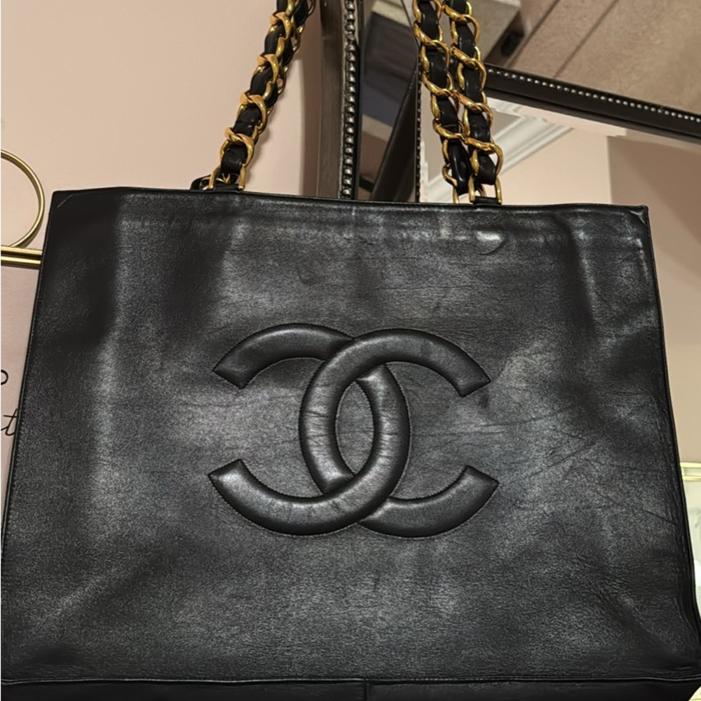 AUTHENTIC Chanel Bag with Certificate